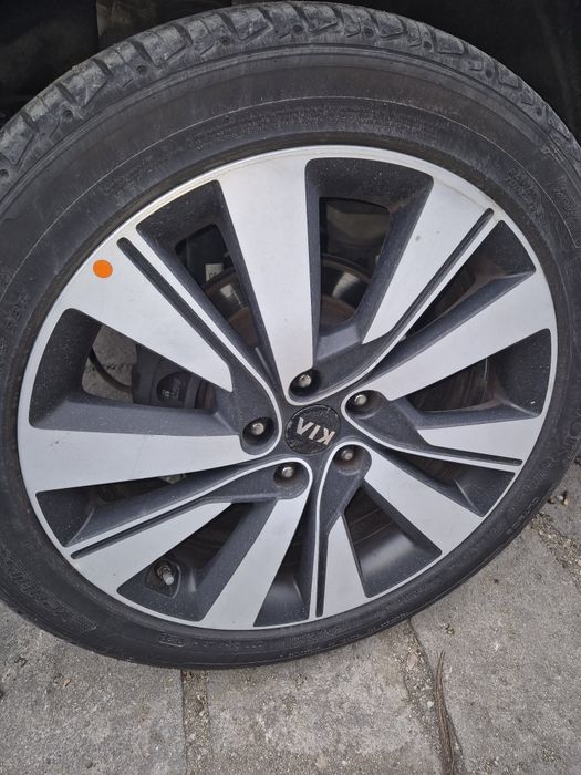Продавам оригинални джанти Kia Sportage 19" с нови всесезонни гуми