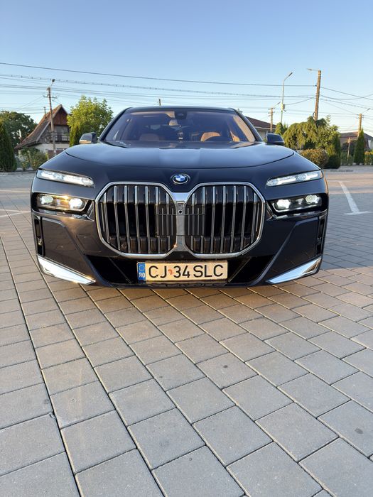 DE VANZARE BMW 7 40d    G70
