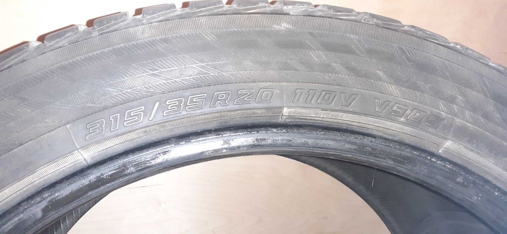 Продавам  M/ S гума 315 35 20