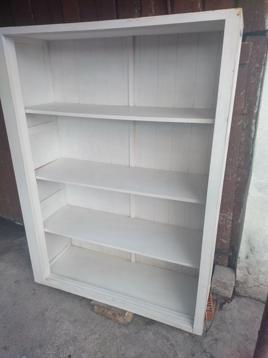 Продавам кухненски шкаф бял.Само лично предаване за град Шумен