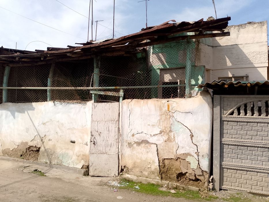 Продаётся Дом 1 ком (барак) в Янгиюле на Заре