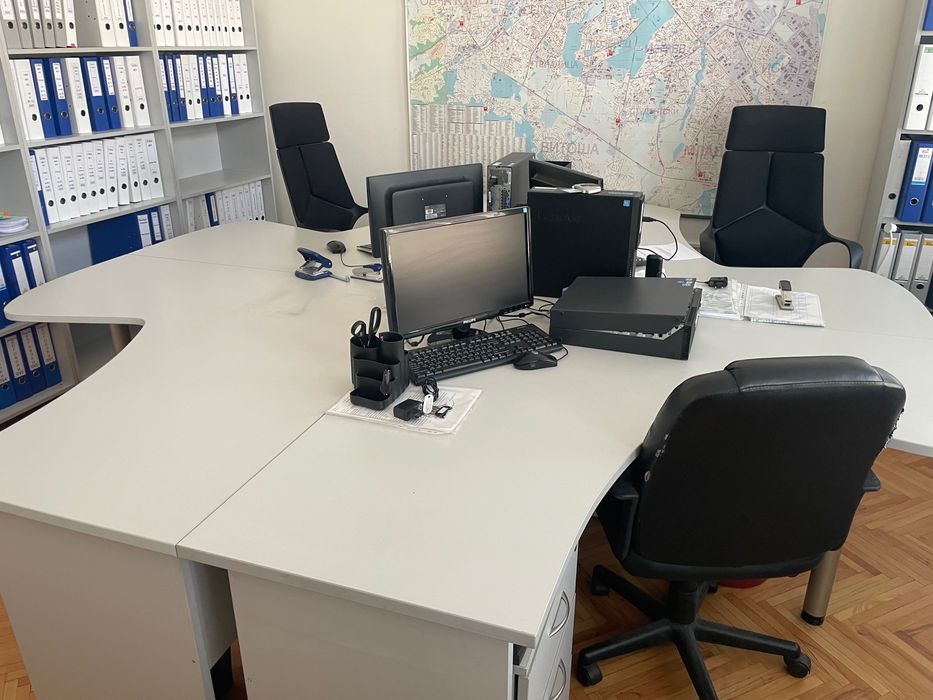 Продавам офис обзавеждане