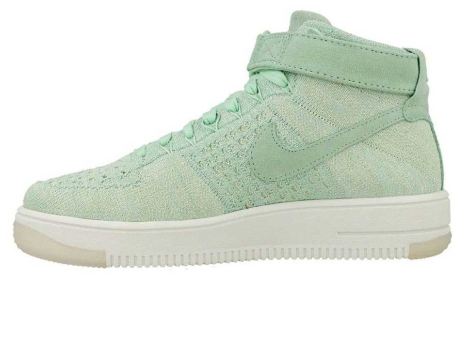 Продавам чисто нови маратонки Nike