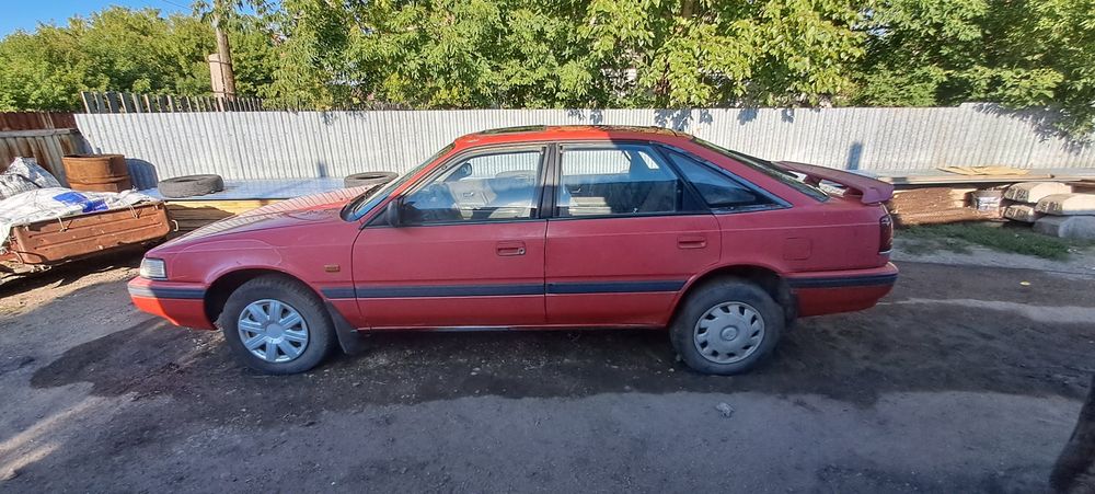 Продаю мазду 626.