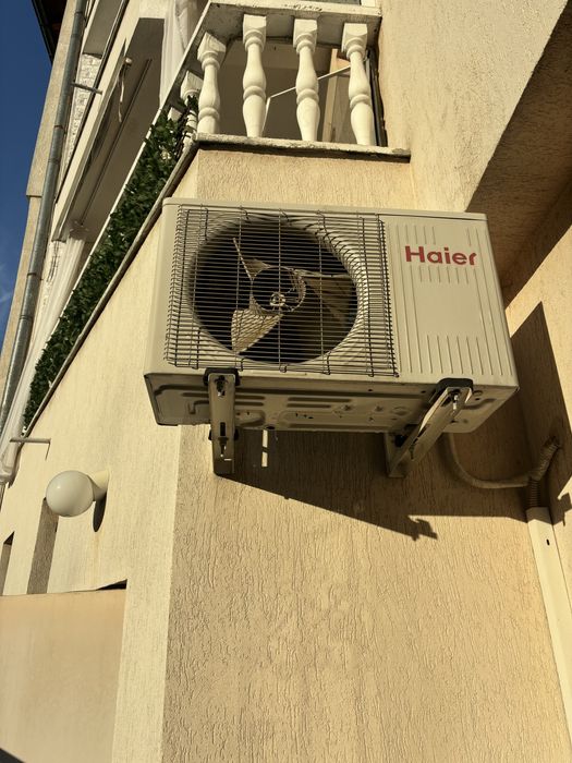 Климатик Haier работещ