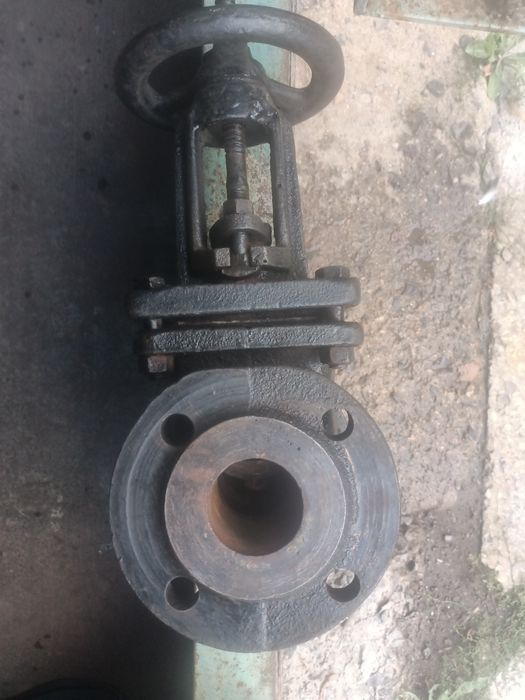 Задвижка чугунная