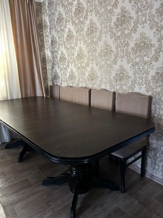 Продается большой стол