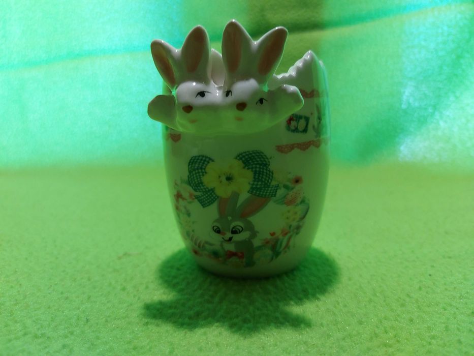 Cana decor cu iepurasi pentru paste, confectionata din portelan