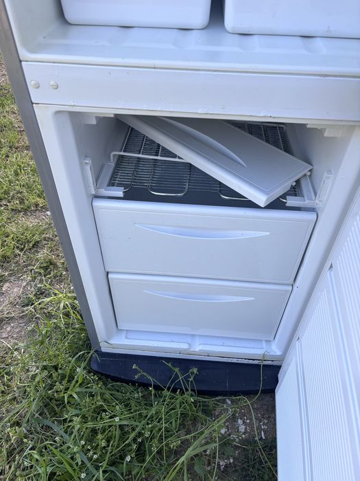 Хладилник с фризер