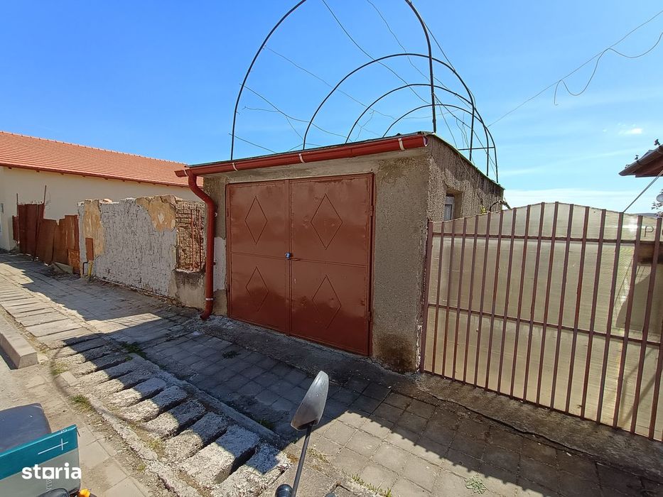 Casa cu 3 camere si garaj / str. PACII