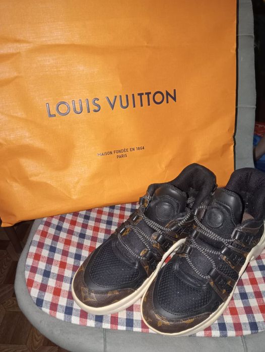 Продам женские кроссовки Luis Vuitton