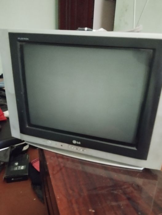 Телевизор LGсрочнот рабочий
