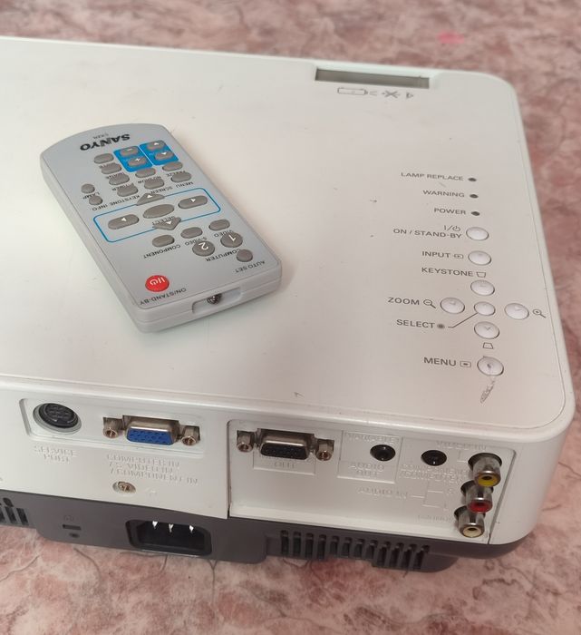 Продам проектор Sanyo