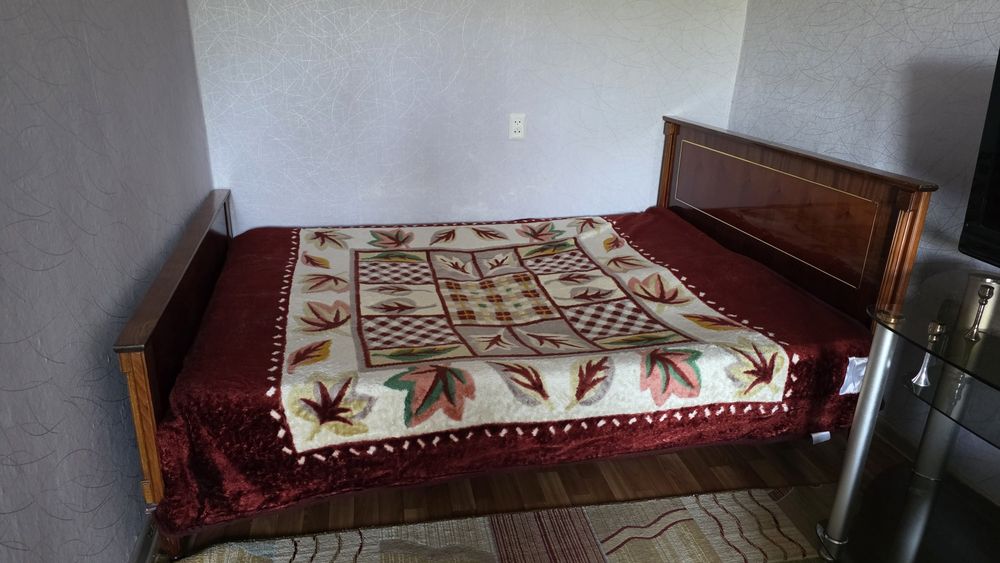 Продам двуспальную кровать
