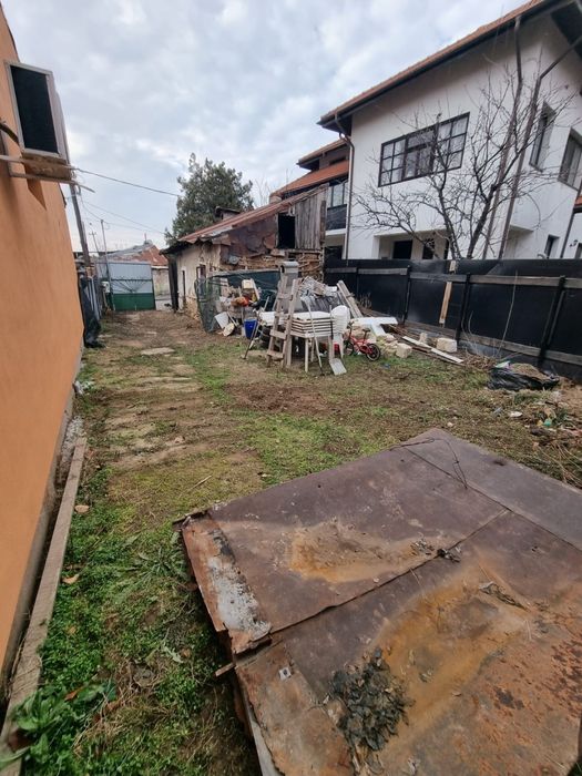 Teren Eroii Revolutiei  159 mp cu casa veche