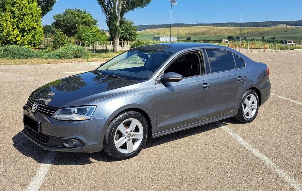 VOLKSWAGEN Jetta 2011 — imagine 1