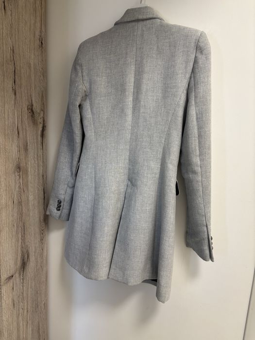 Palton Zara cambrat - marimea S/36 - modern si elegant