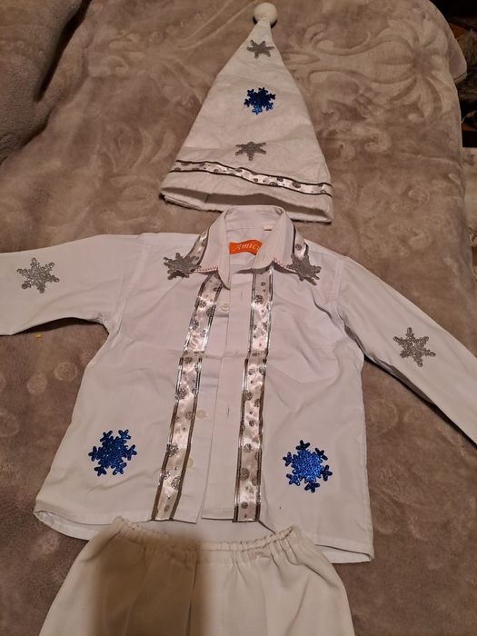 Costum fulg de nea