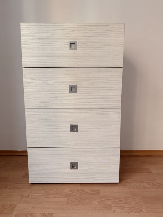 Шкафче с четири отделения