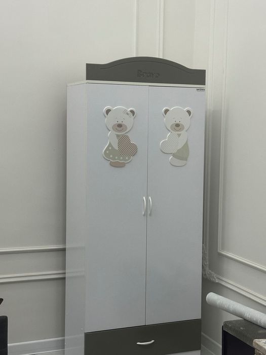 Detski kravat i shkaf