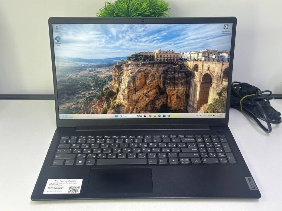 Ноутбук Lenovo AMD Ryzen  5-7520U