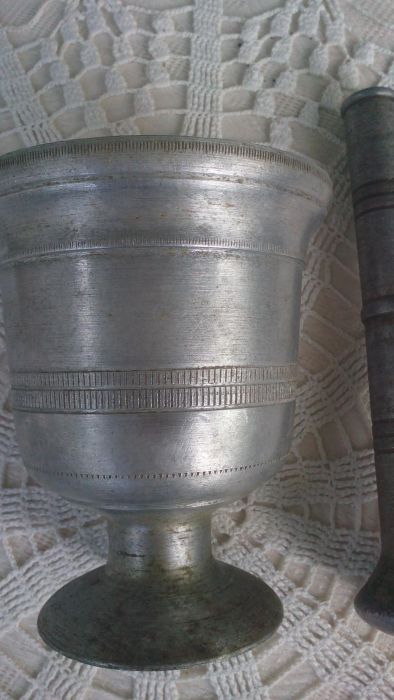 Голям алуминиев хаван с 4укало