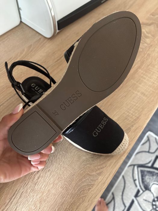 Дамски сандали Guess