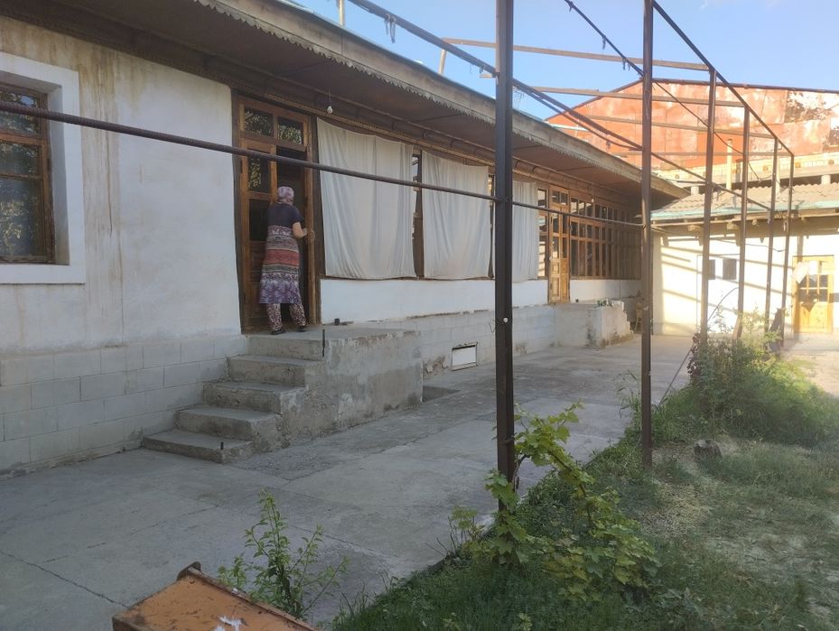 Уй сотилади 9.5сотих кибрайда ттздан бир км