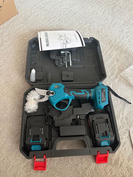 Foarfece sau foarfec taiat copaci si vie NOU 2 acumulatori