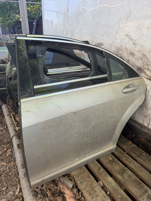 Задна лява врата от мерцедес s class w221 long