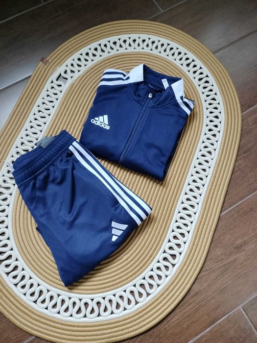 Trening bărbați,Adidas original nou cu etichetă, mărimea S.