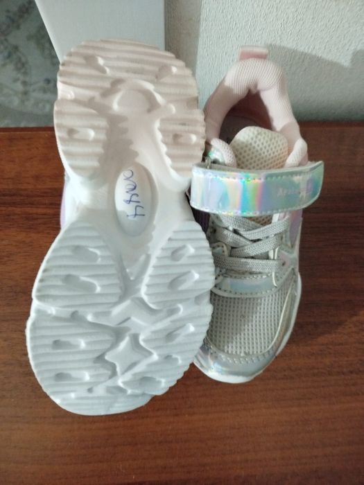 продам детские кросовки