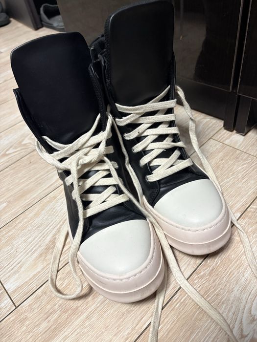 Tenesi model Rick Owens