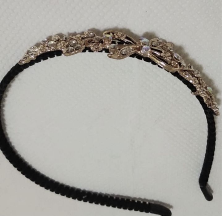 Coroniță catifea- accesoriu deosebit.