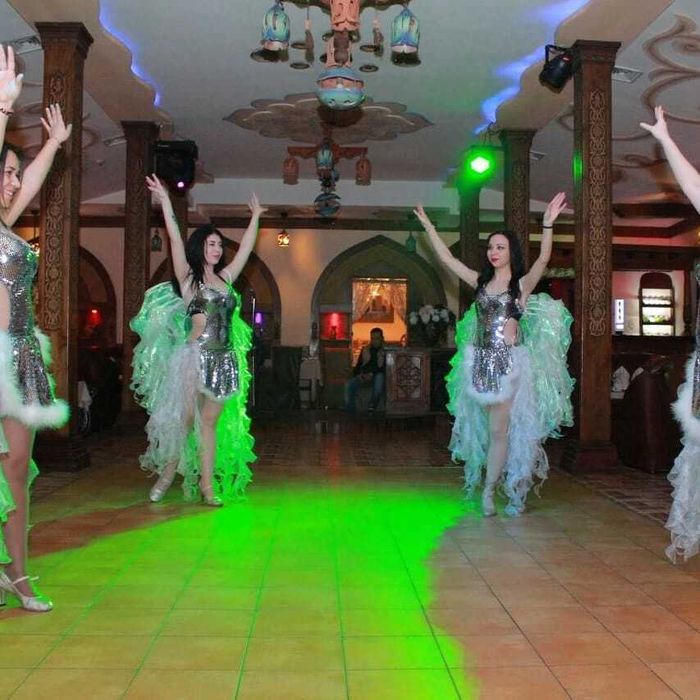 Продаются б/у костюмы для шоу балета