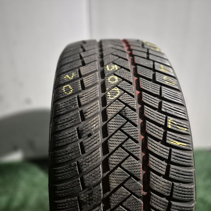 285 40 21 O bucată Vredestein Giugiaro m+s