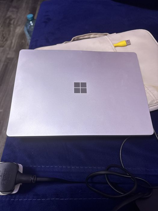 Microsoft Surface Laptop Go