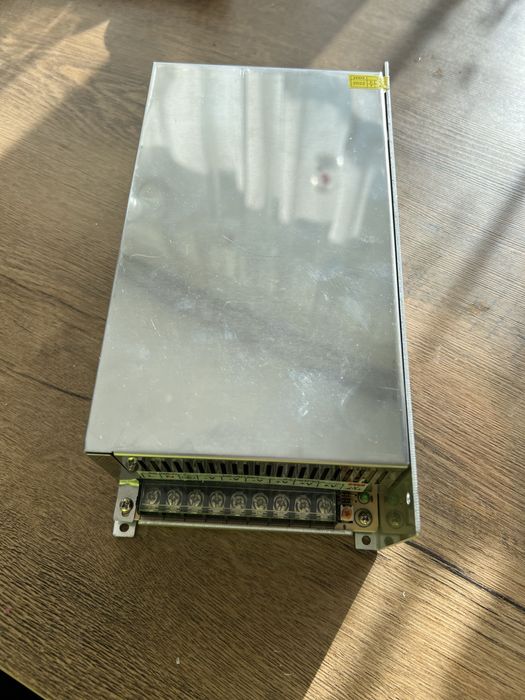 Импулсно захранване 220/110V AC към 24V DC