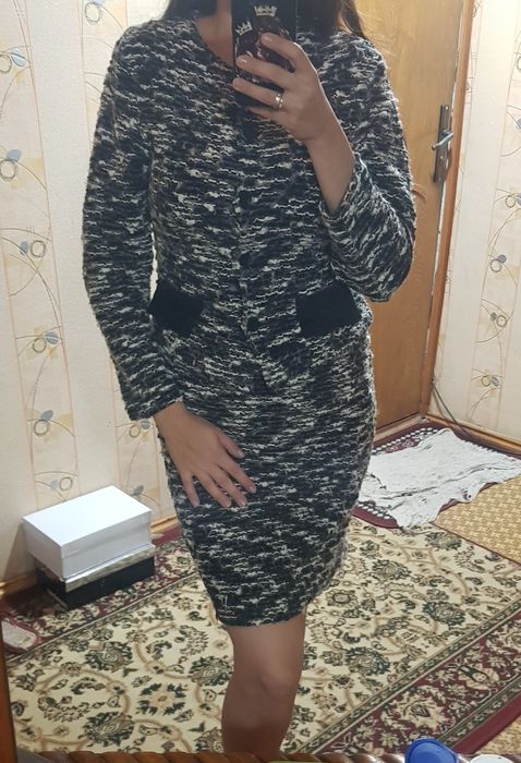 Продам костюм ткань букле