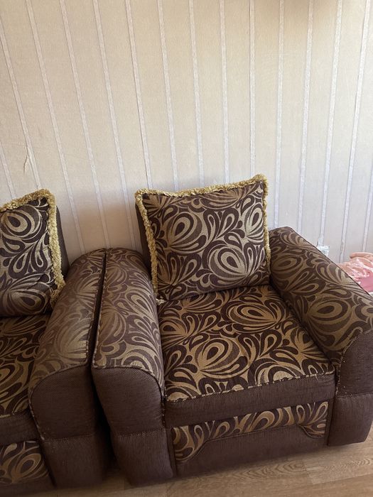Угловой диван и кресло