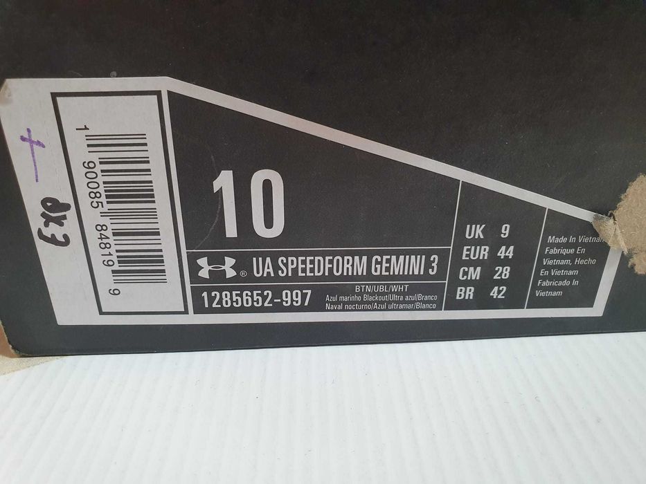 Under Armour masura 42 , 44, 44.5  ,45  noi in cutie