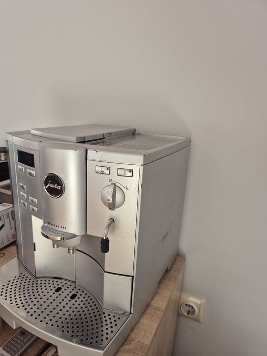 Швейцарска автоматична кафе - машина (кафеавтомат) марка Jura
