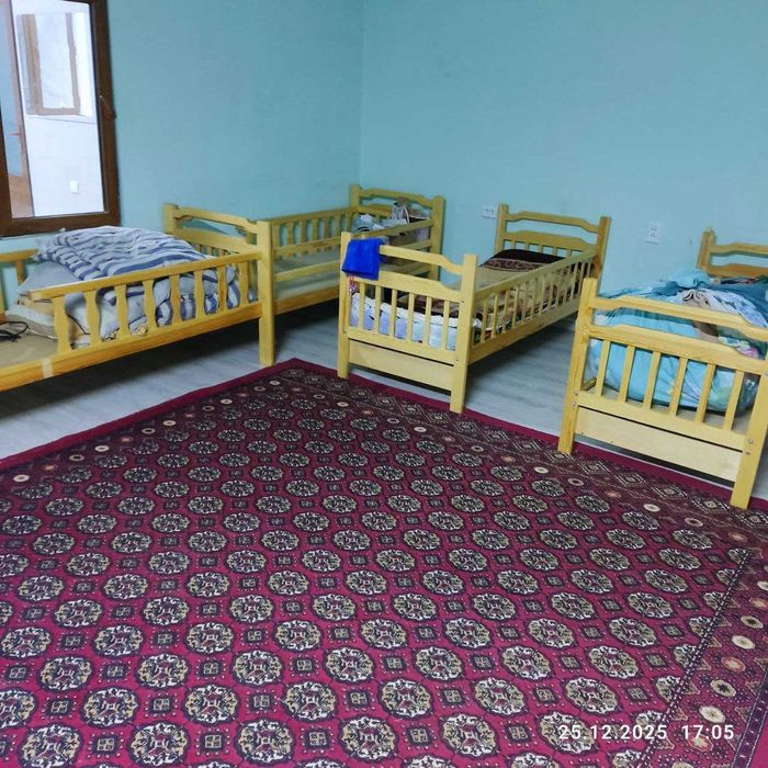 Тез ва арзон. Кровать (чупли) сотилади. Продаетя деревянная кровать.