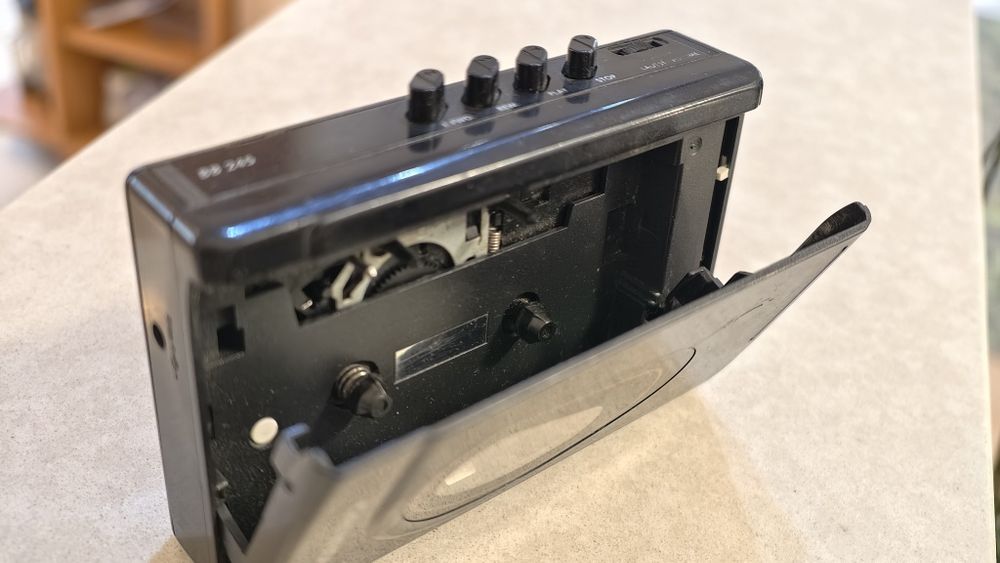 Walkman Grundig cu radio