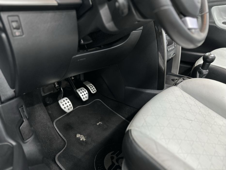 Peugeot 207 cc, editia Lorand garros