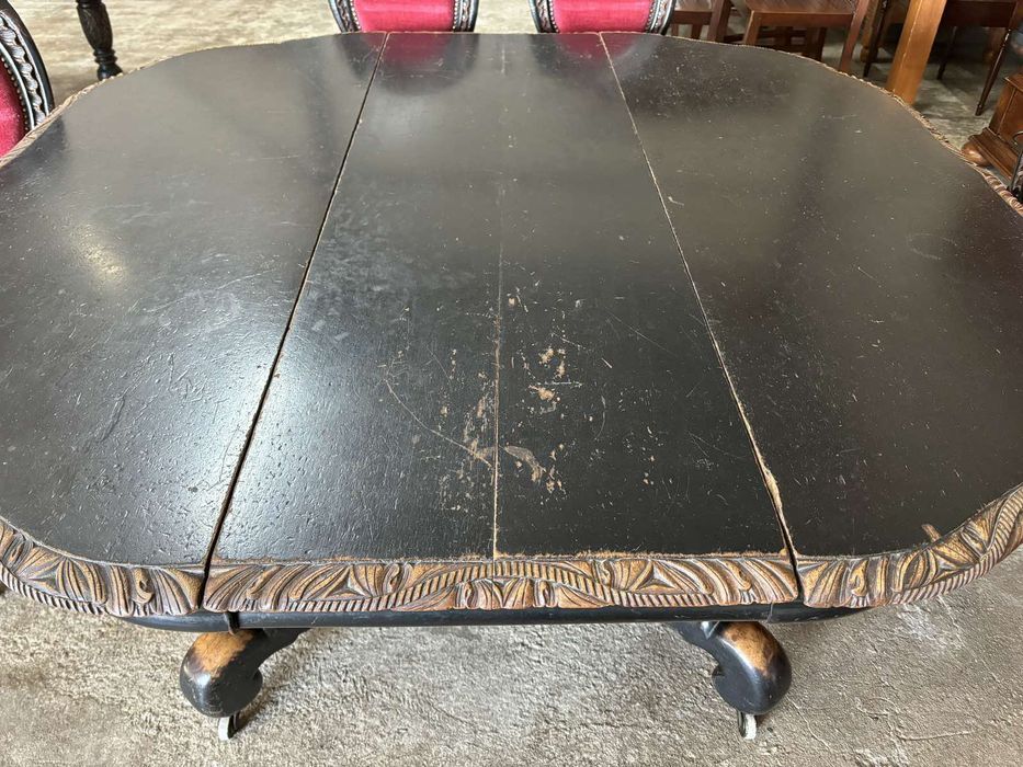 Антикварна дъбова, разтегателна трапезна маса с шест стола