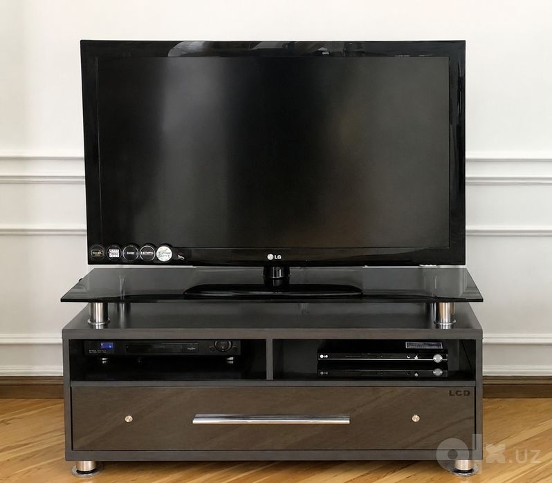 Телевизор LG 42' подставкаси билан