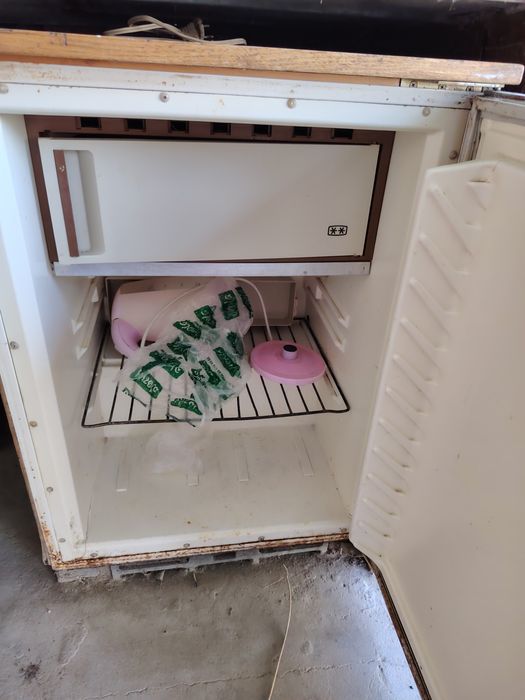 Продаётся двухкамерный холодильник Snaige-5