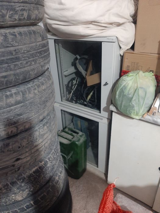 Шкаф маленький для серверов