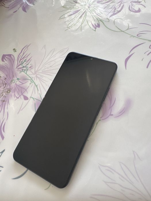 Realme в хорошом состоянии б/у.